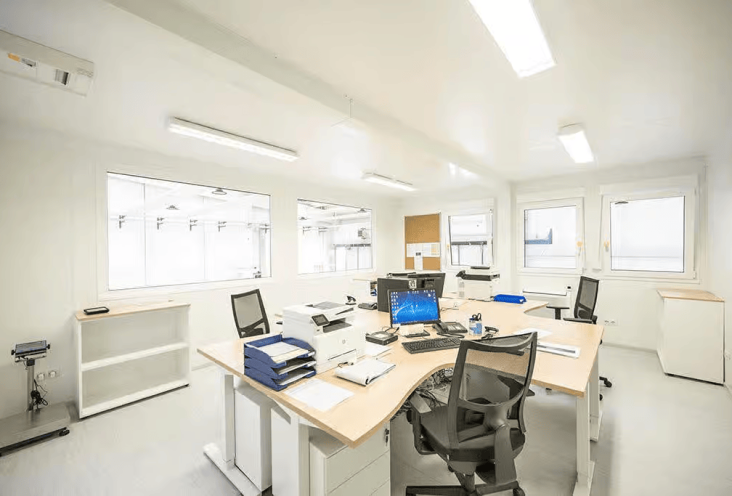 Мебель и оборудование