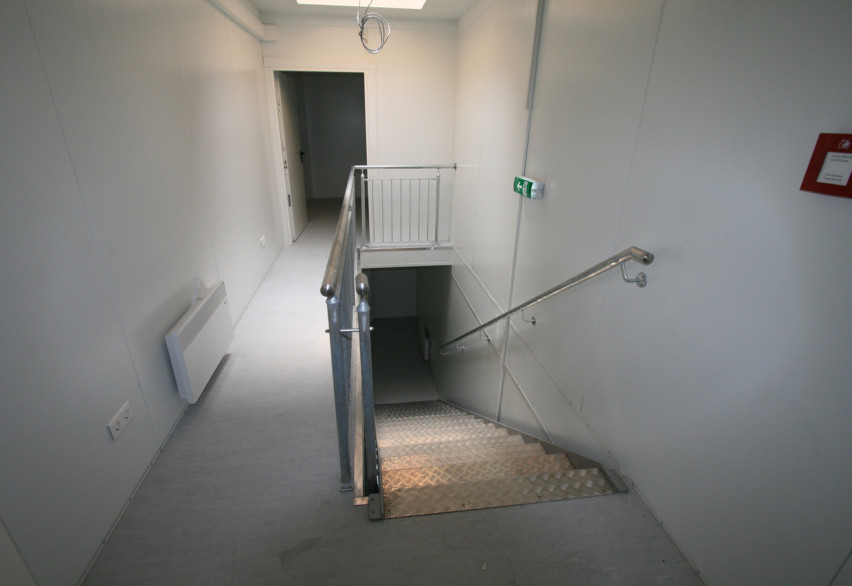 Блок-контейнер  с внутренней лестницей