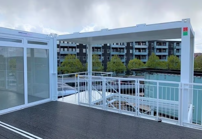 Блок-контейнер  с внутренней лестницей