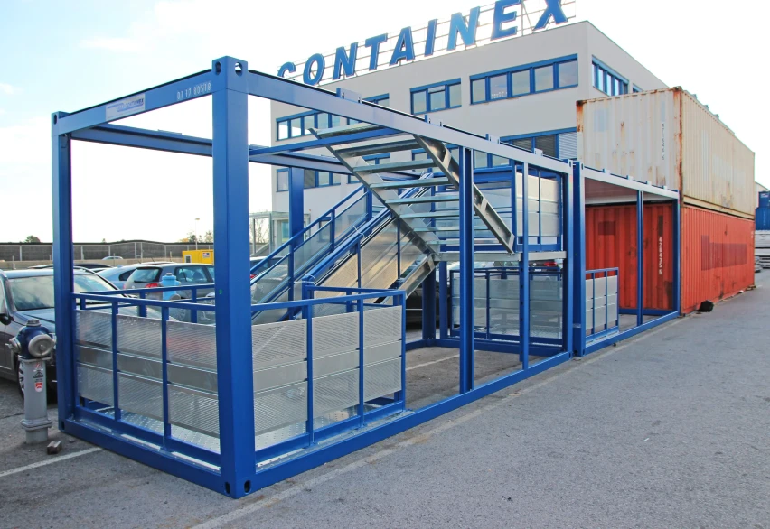 Блок-контейнер  с внутренней лестницей